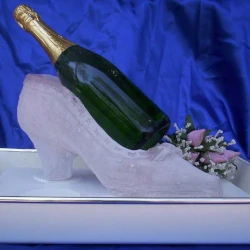 An ice slipper for holding bottles